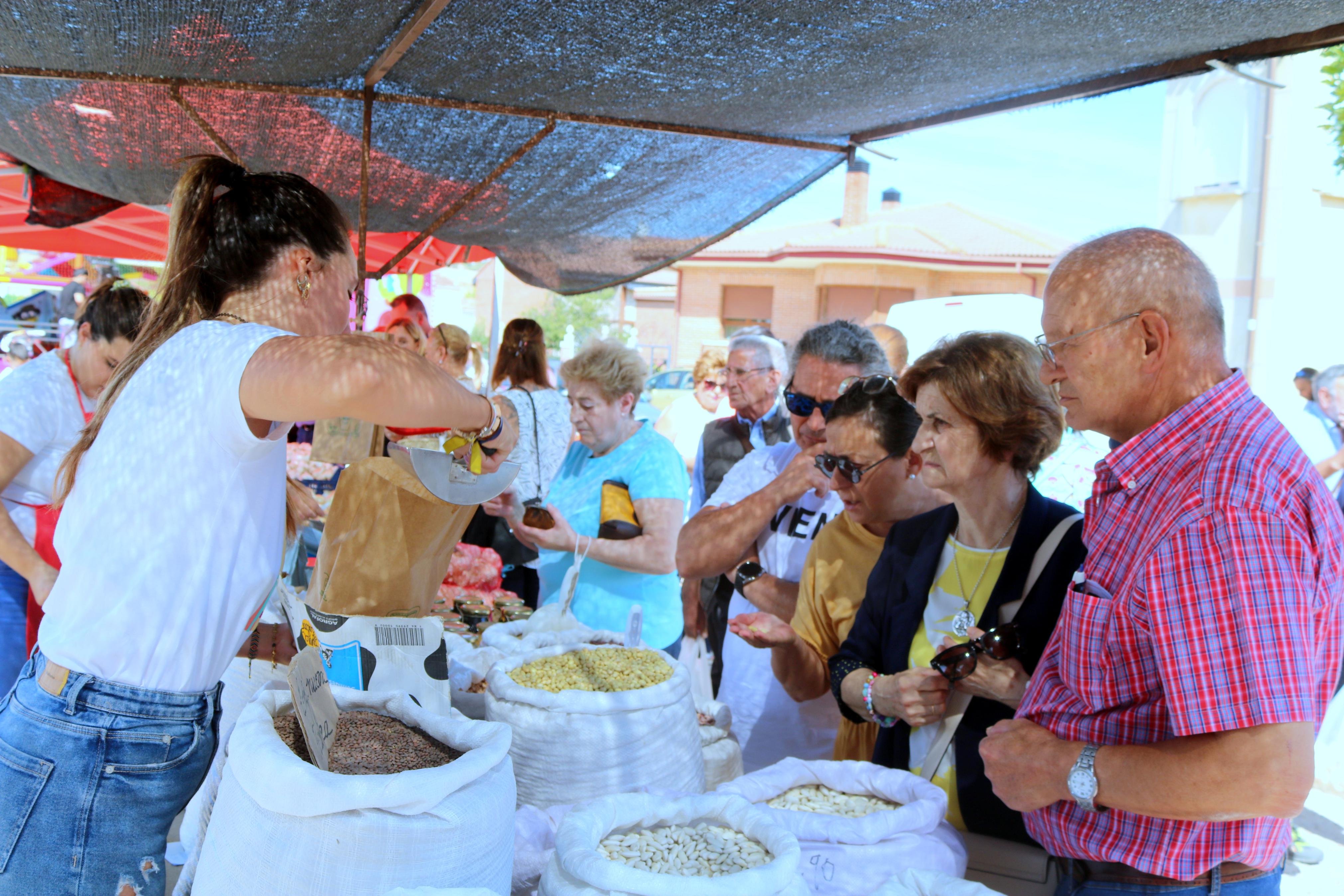 La Feria del Pimiento congregó a numeroso público durante toda la jornada