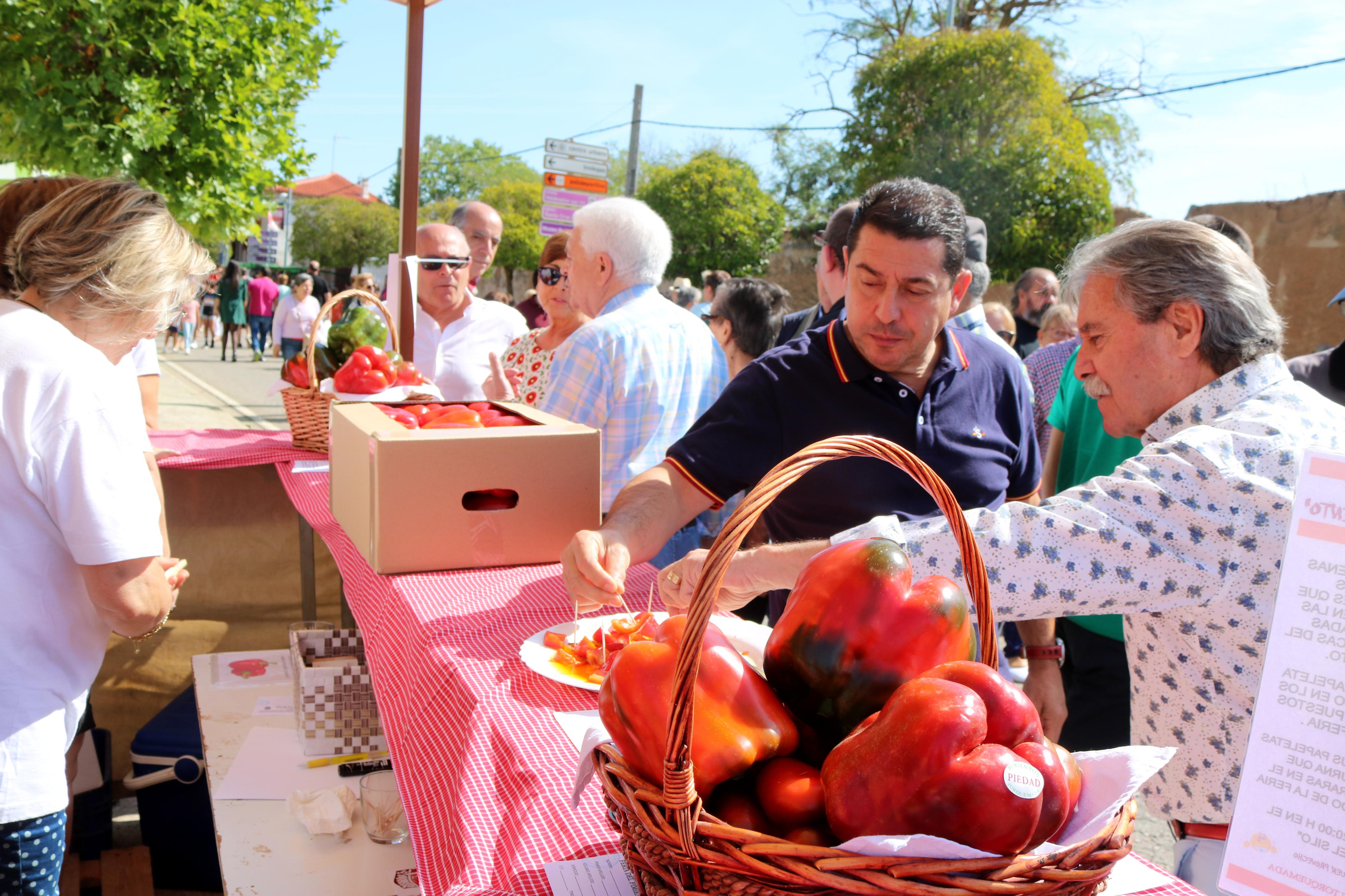 La Feria del Pimiento congregó a numeroso público durante toda la jornada