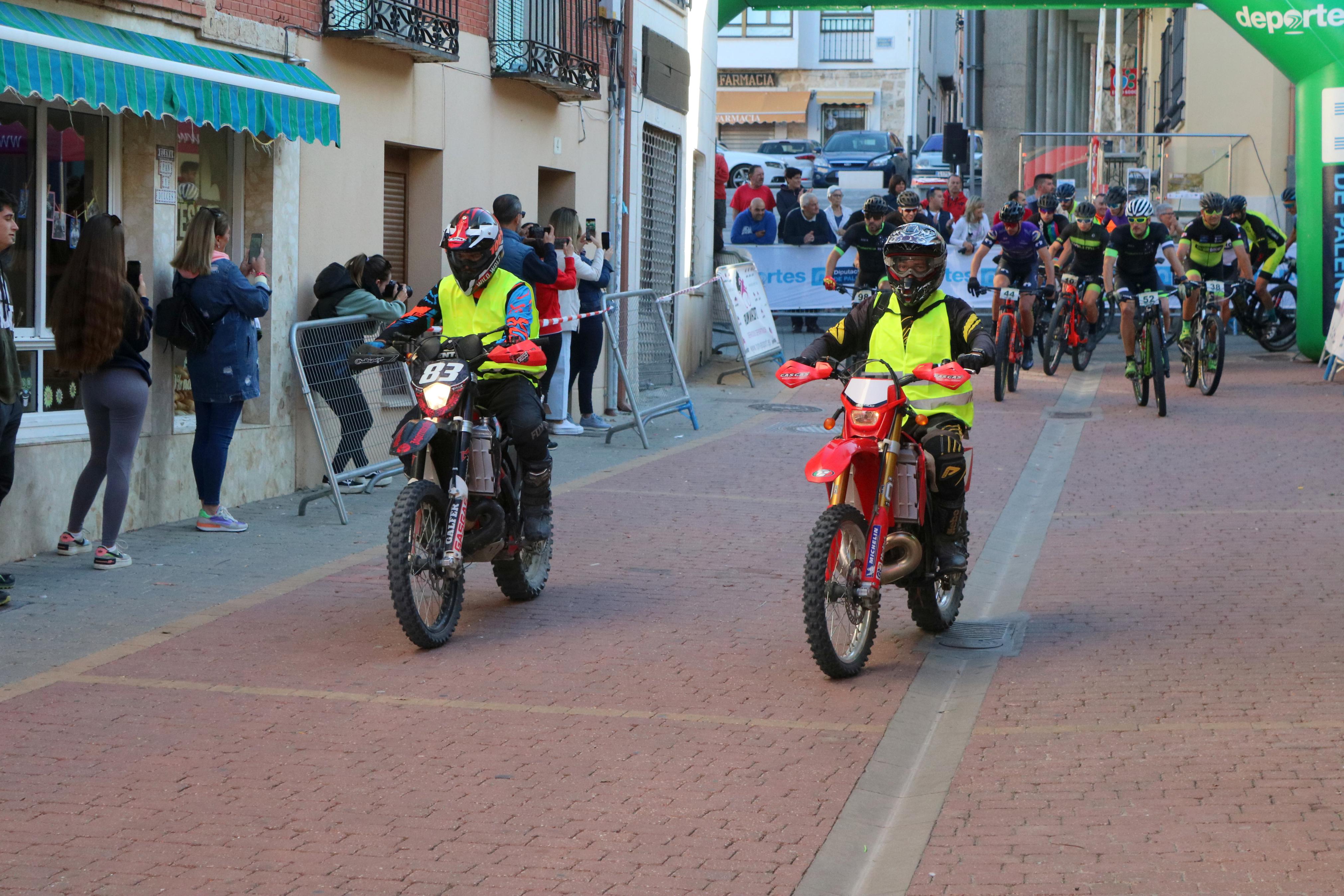 La VII Marcha Cicloturista 'Valles del Cerrato' congregó a más de un centenar de ciclistas