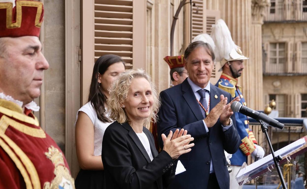 El alcalde de Salamanca, Carlos García Carbayo, preside el pregón de las Ferias y Fiestas de Salamanca que pronuncia Mirian de las Mercedes Cortés Diéguez, rectora de la Universidad Pontificia de Salamanca.