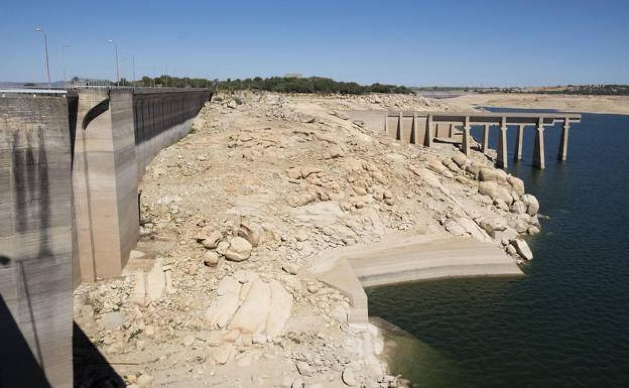 El embalse de Almendra, este pasado mes de agosto antes del envío de agua a Portugal.