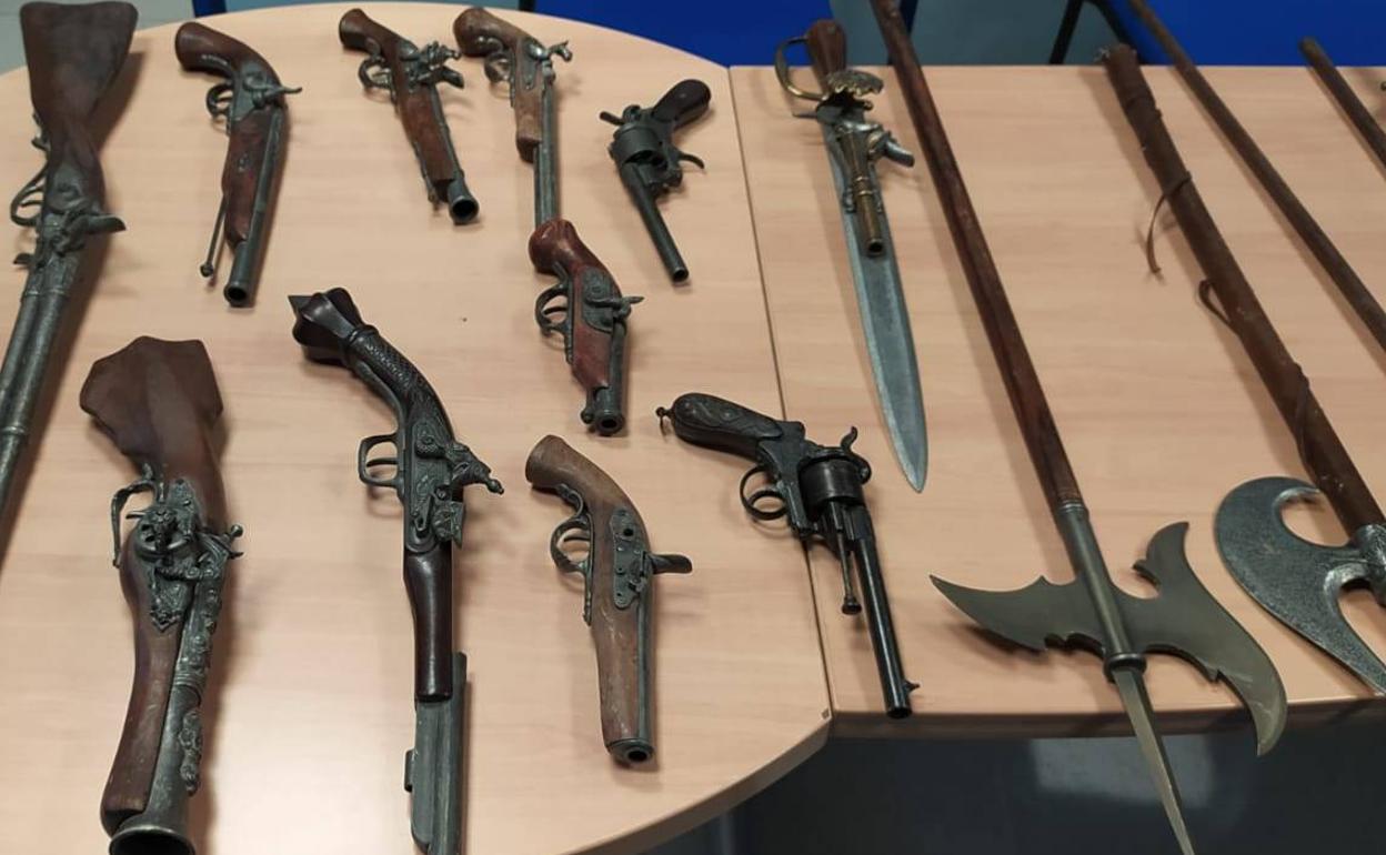 Valladolid: Incautan una veintena de armas antiguas en el mercadillo del recinto ferial