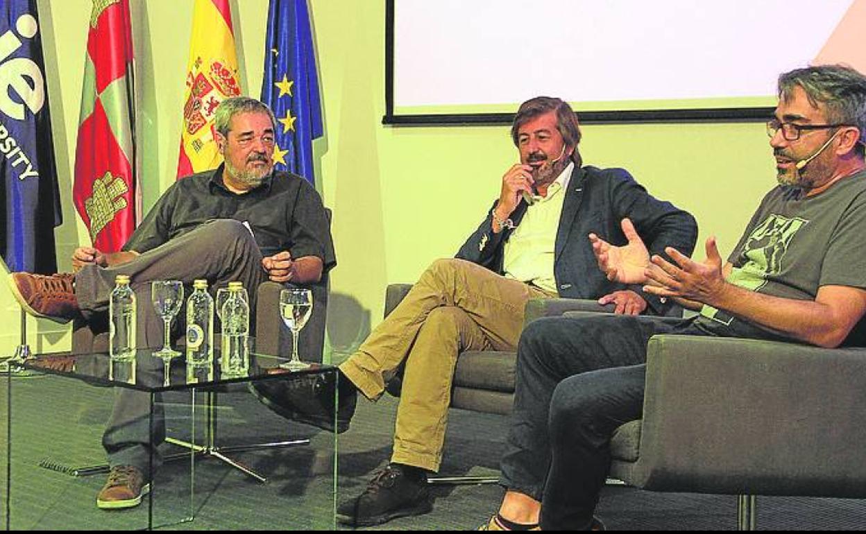 Carlos Aganzo, junto a Tiago Pitta e Cuncha y Jesús Calero. 