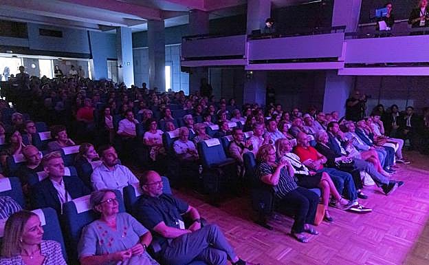 Imagen principal - Distintos momentos de la inauguración de la nueva salsa cultural 