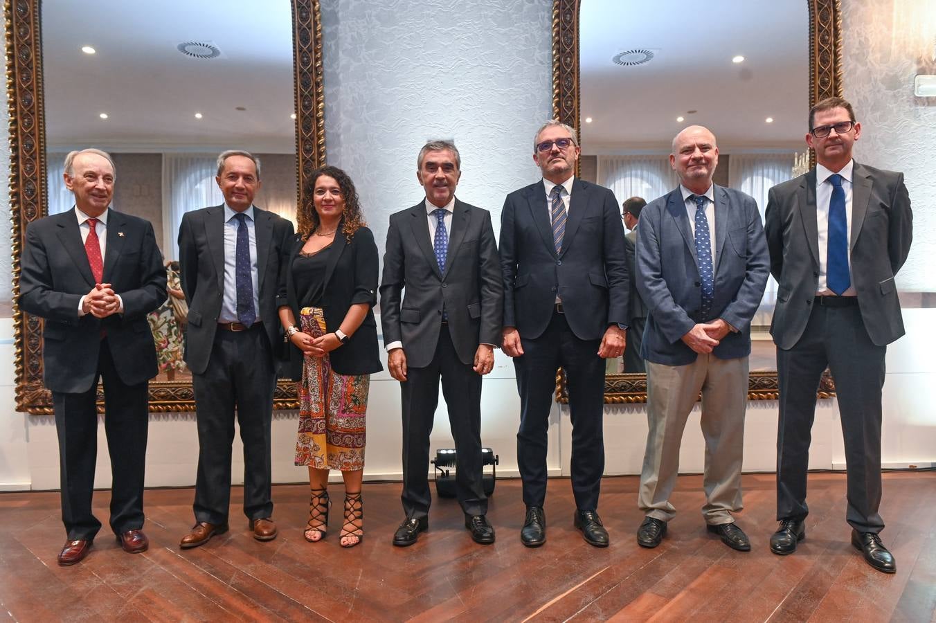 Los consejeros de El Norte Fernando Tejerina y Germán Delibes, Lorena Barreal (responsable de Recursos Humanos de Vocento), Iñaki Arechabaleta (Vocento), ïñigo Barrenechea (Vocento), Alfonso Candau (consejero de El Norte) y Goyo Ezama (director general de El Norte).