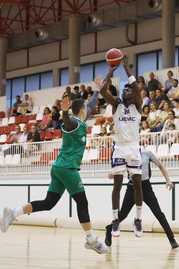 Fotos: Galería de imágenes entre el UEMC Real Valladolid y Cáceres Ciudad del Baloncesto