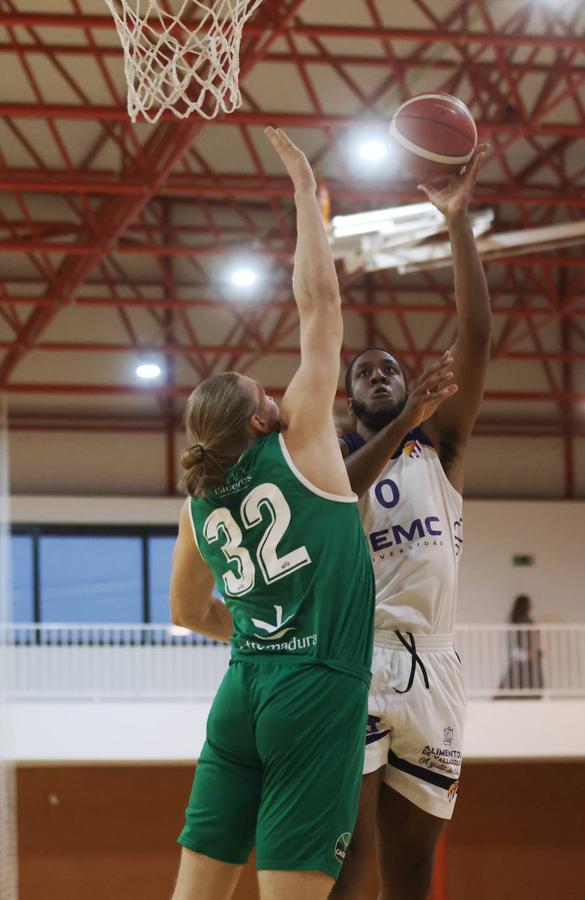 Fotos: Galería de imágenes entre el UEMC Real Valladolid y Cáceres Ciudad del Baloncesto