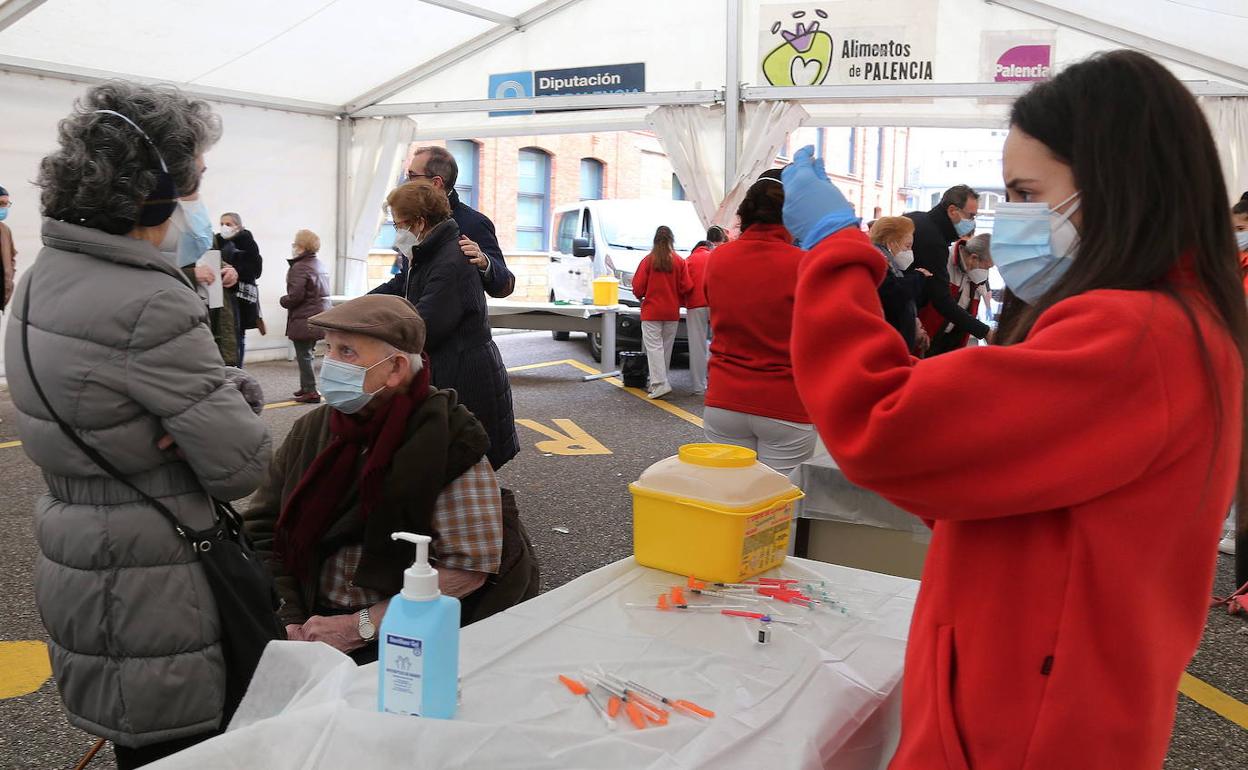 La vacunación de la covid para los mayores de 60 años comenzará el 18 de octubre en la carpa de La Puebla