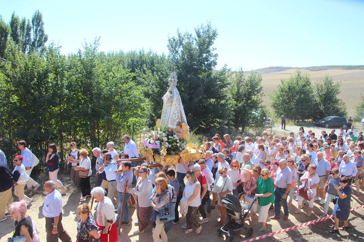 Torquemada se vuelca con la Virgen de Valdesalce en una romería multitudinaria