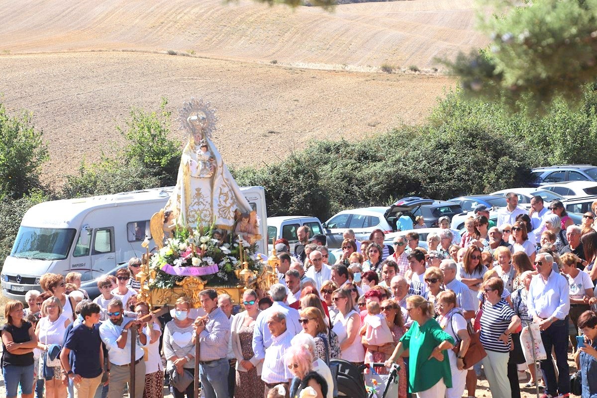 Torquemada se vuelca con la Virgen de Valdesalce en una romería multitudinaria