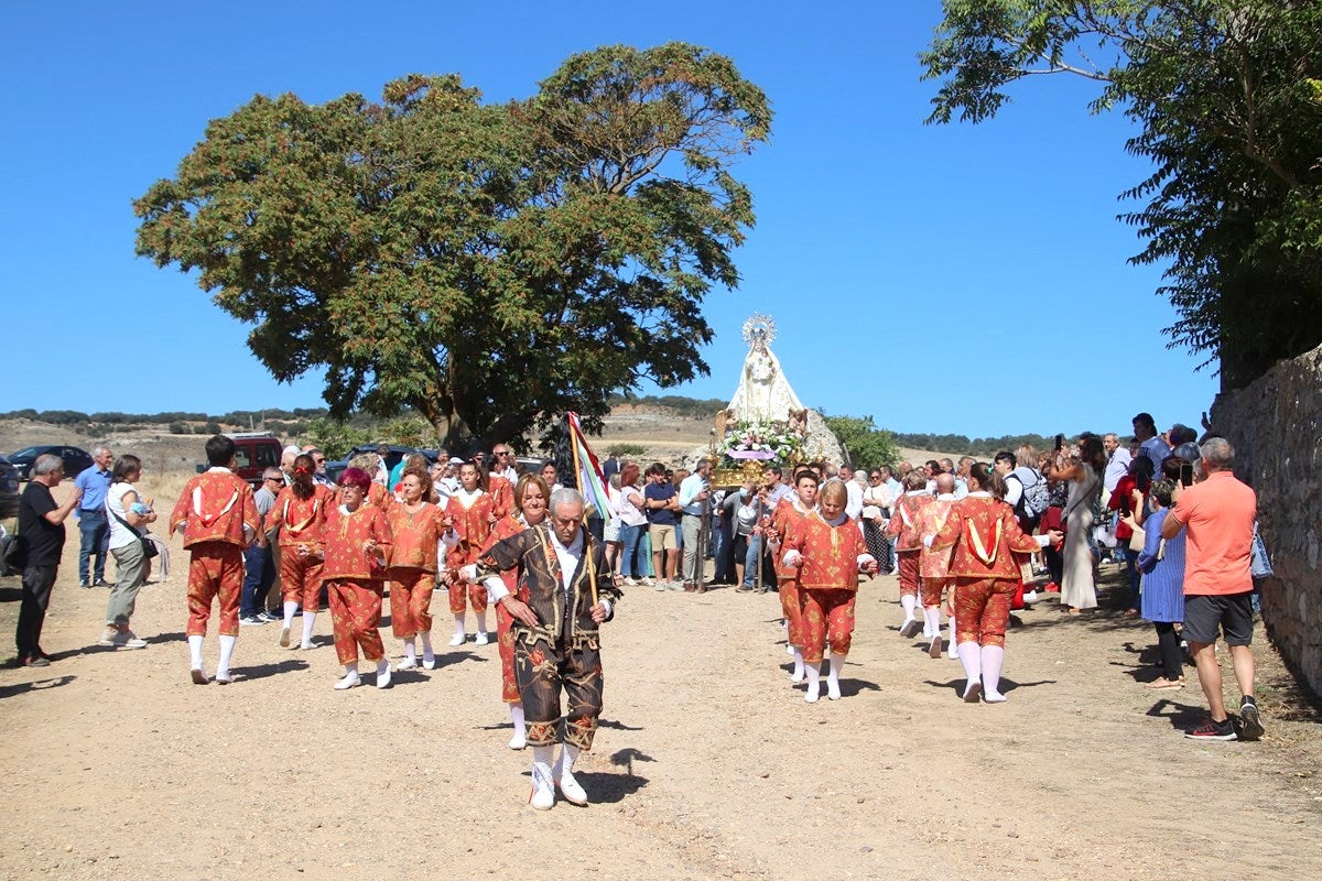 Torquemada se vuelca con la Virgen de Valdesalce en una romería multitudinaria