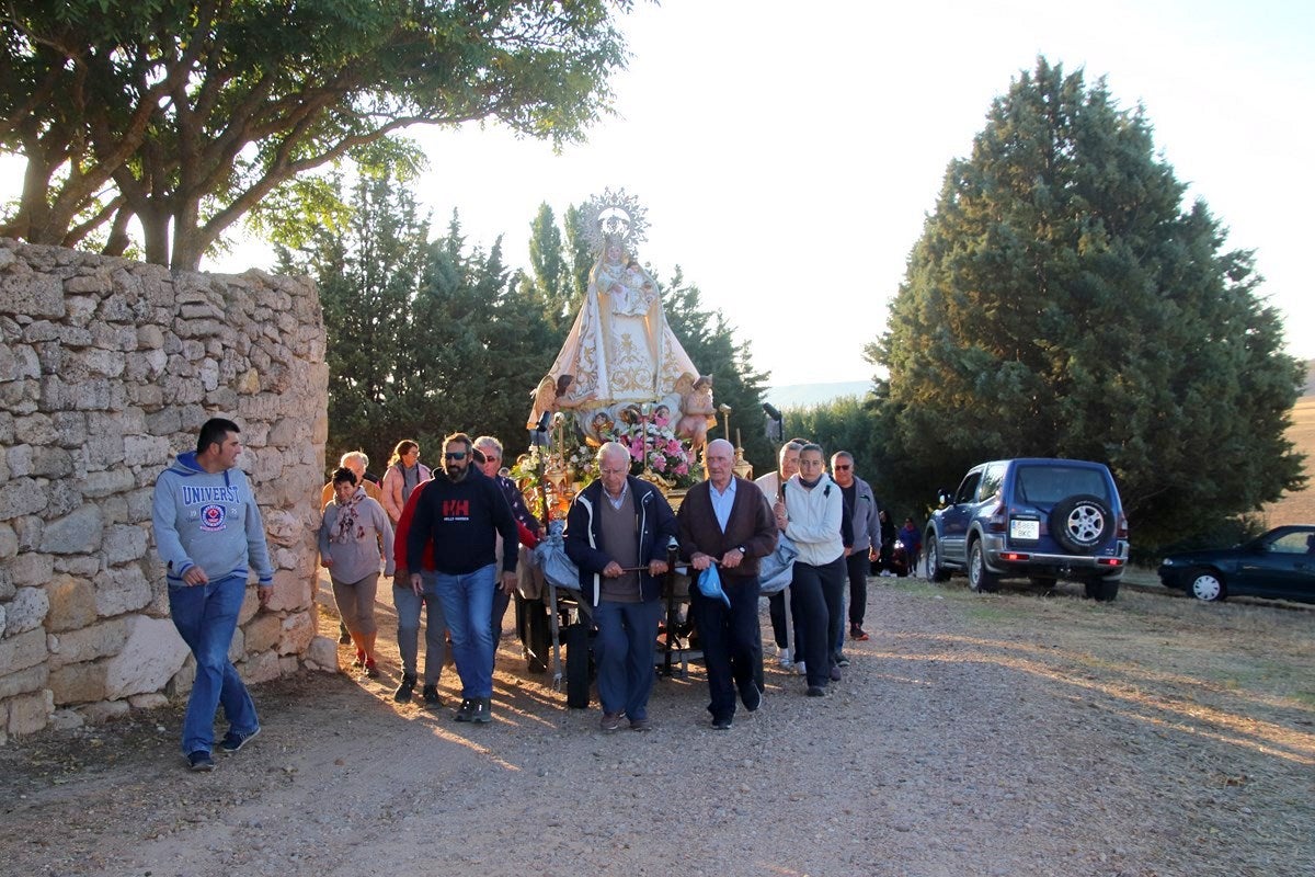 Torquemada se vuelca con la Virgen de Valdesalce en una romería multitudinaria