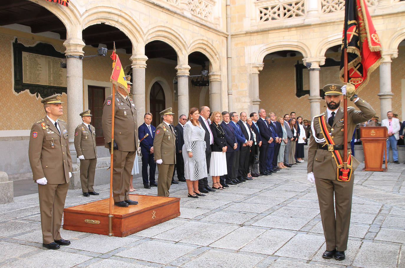 Toma de posesión de Rafael de Felipe Barahona como nuevo director de la Academia de Artillería. 