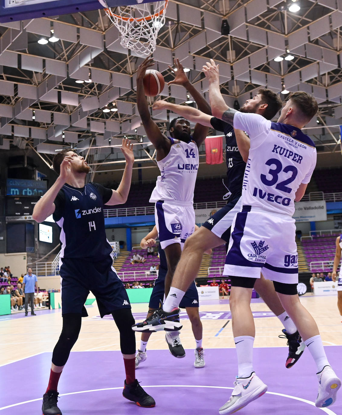 Fotos: El partido entre el Pucela Basket y el Zunder Palencia