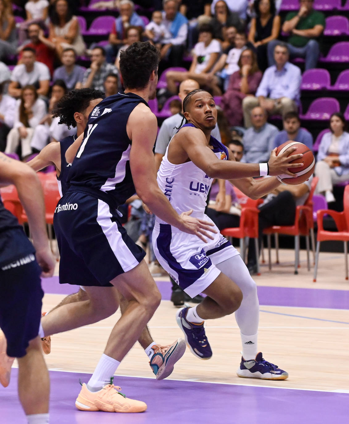 Fotos: El partido entre el Pucela Basket y el Zunder Palencia