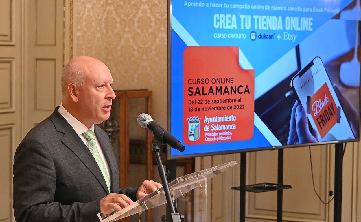 El concejal de Promoción Económica, Juan José Sánchez Alonso, en la presentación de la iniciativa. 