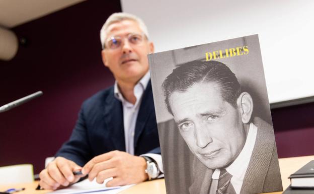 Fernando Zamácola, de la Fundación Miguel Delibes, durante la presentación 