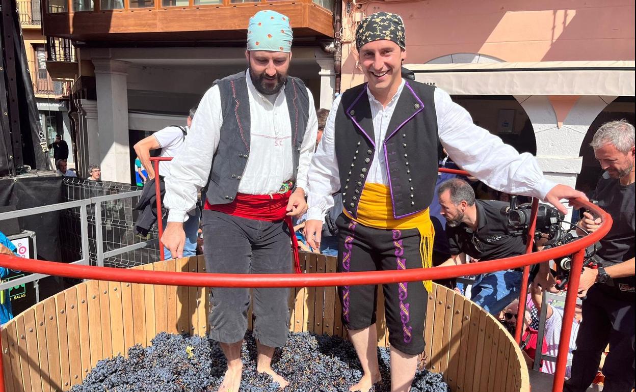 Pisada de la uva en la Fiesta de la Vendimia de la Ribera. 