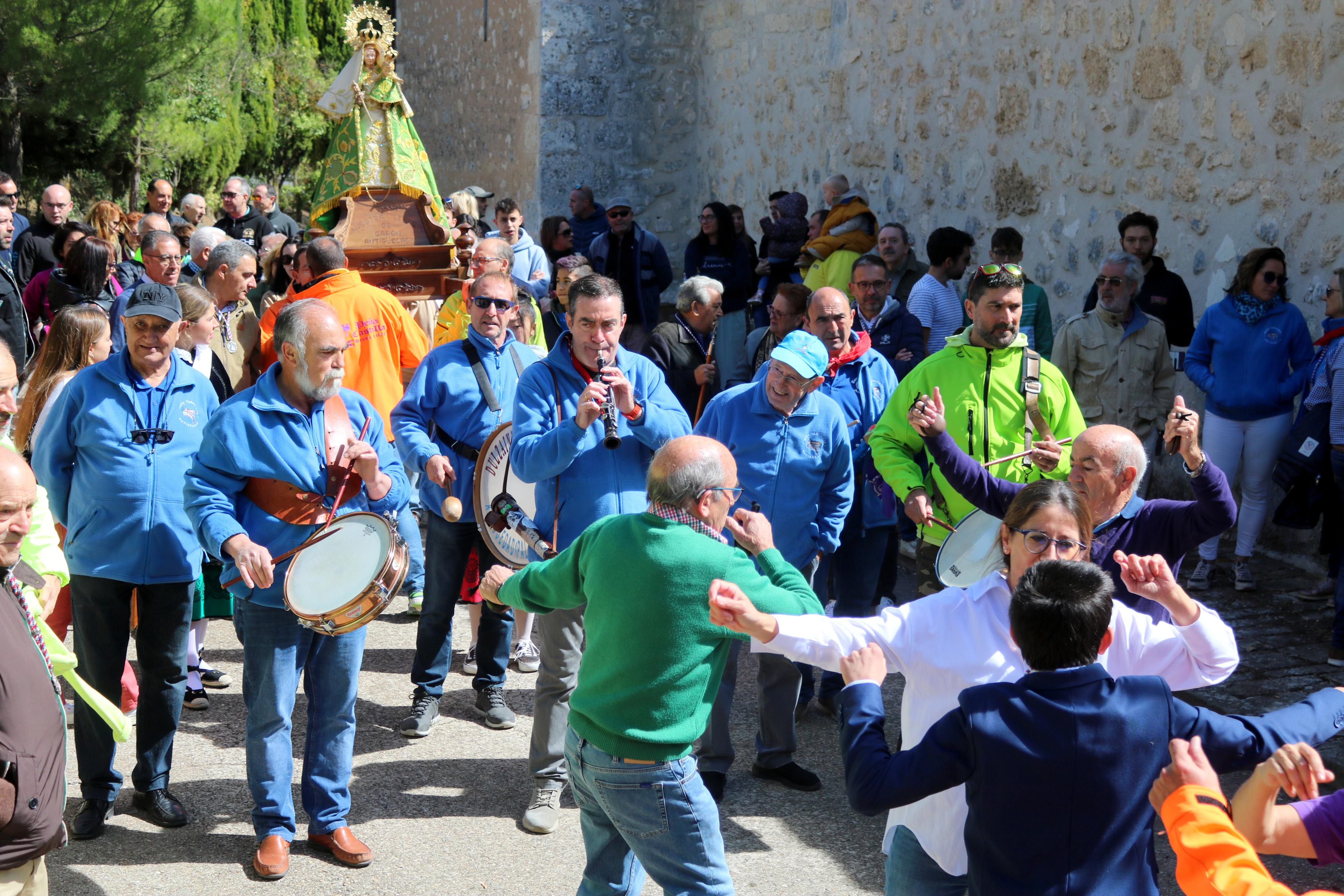 Numerosos cofrades y devotos se reunieron para celebrar la fiesta de Nuestra Señora de Garón