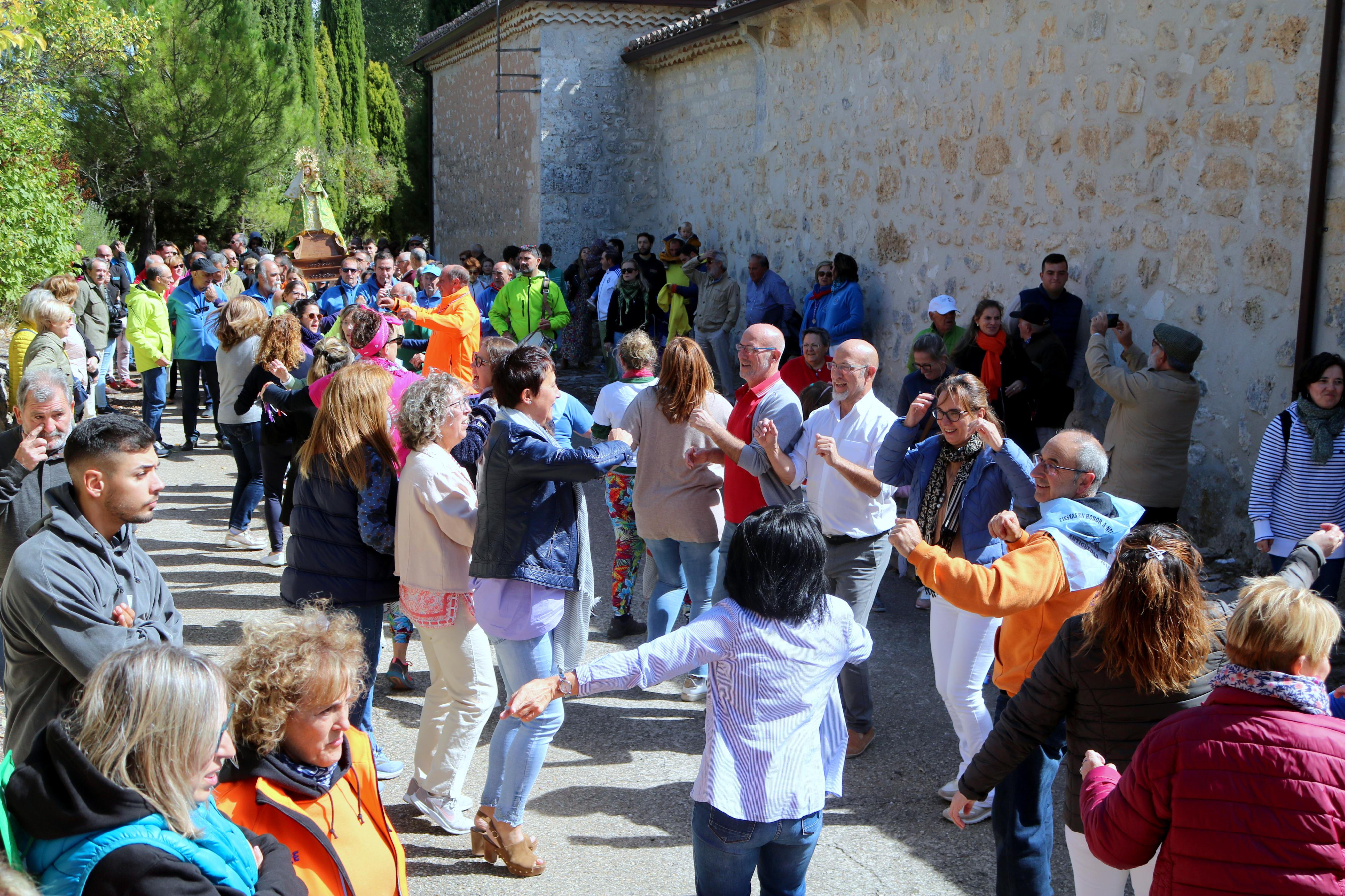 Numerosos cofrades y devotos se reunieron para celebrar la fiesta de Nuestra Señora de Garón