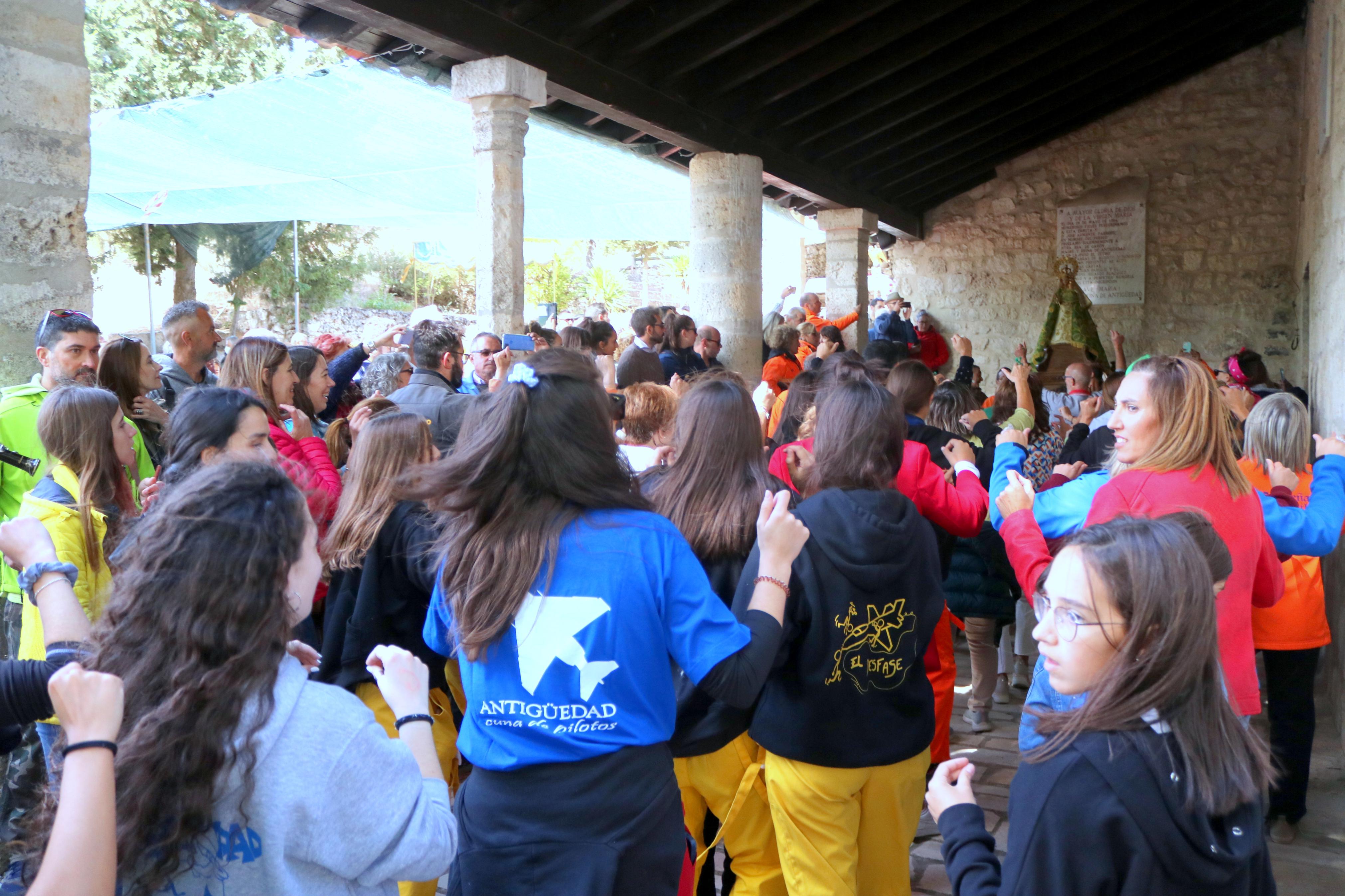 Numerosos cofrades y devotos se reunieron para celebrar la fiesta de Nuestra Señora de Garón