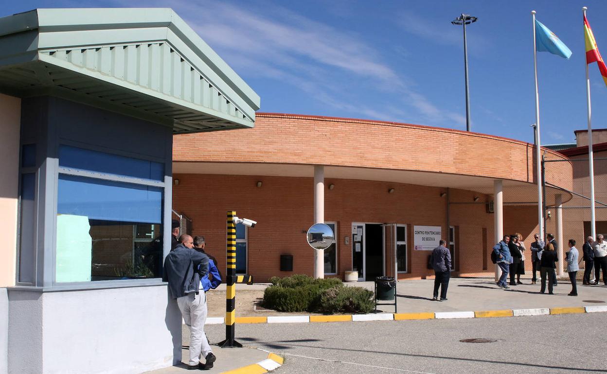 Más de veinte presos de la cárcel de Segovia se ocuparán de un centro de atención telefónica