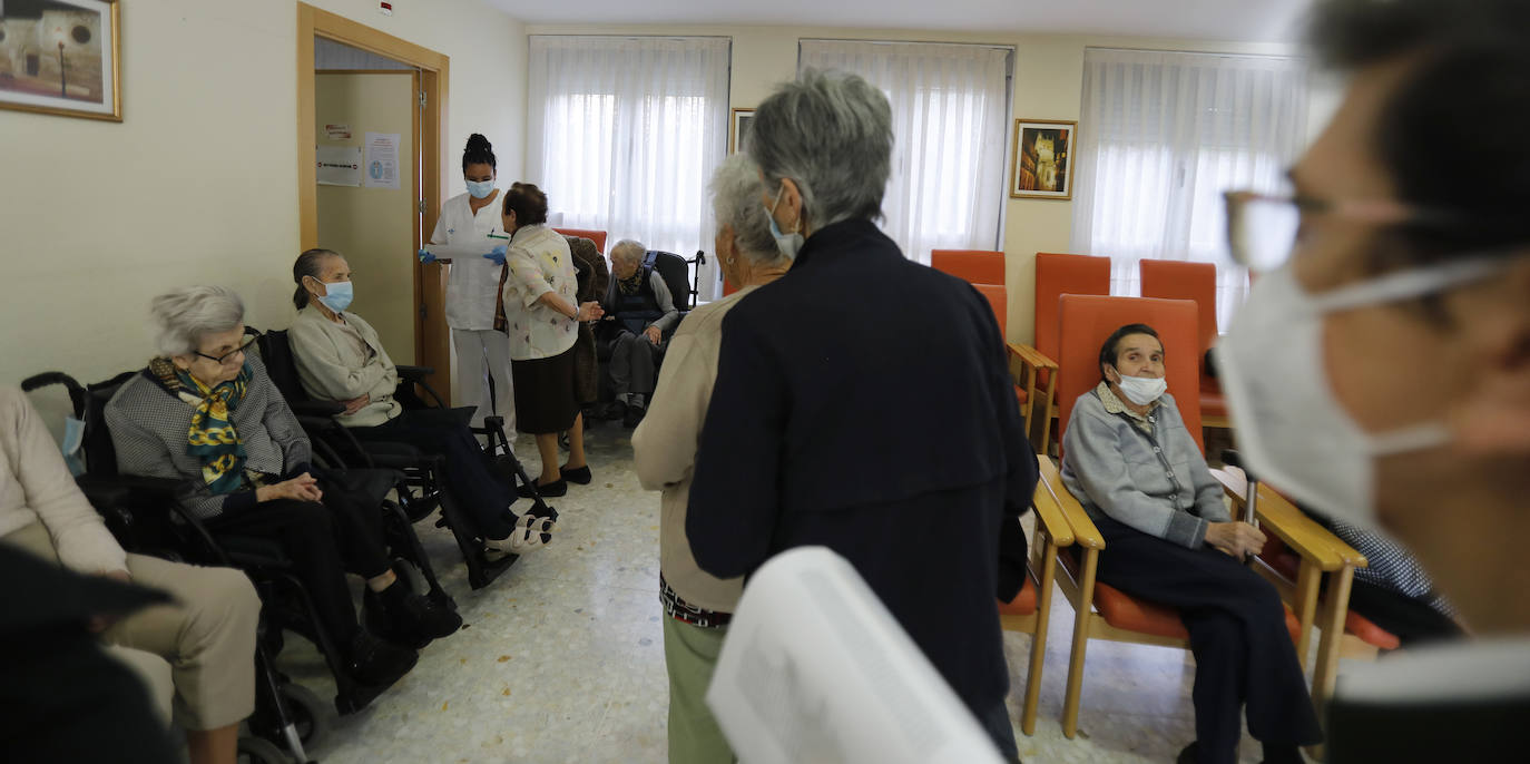 Fotos: La cuarta dosis de la covid se aplica ya en las residencias de Palencia