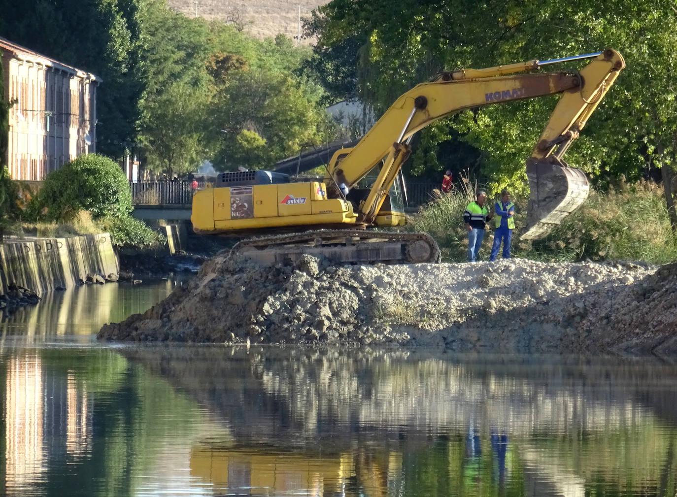 Fotos: La dársena del Canal de Castilla en Valladolid vuelve a llenarse de agua