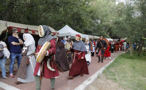 Parque de La Isla, Mercado Medieval en la Naturaleza y recreación histórica del origen del pueblo. 