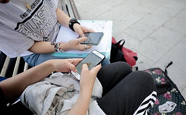 Terapias, música y dibujo para atajar problemas de comportamientos adictivos