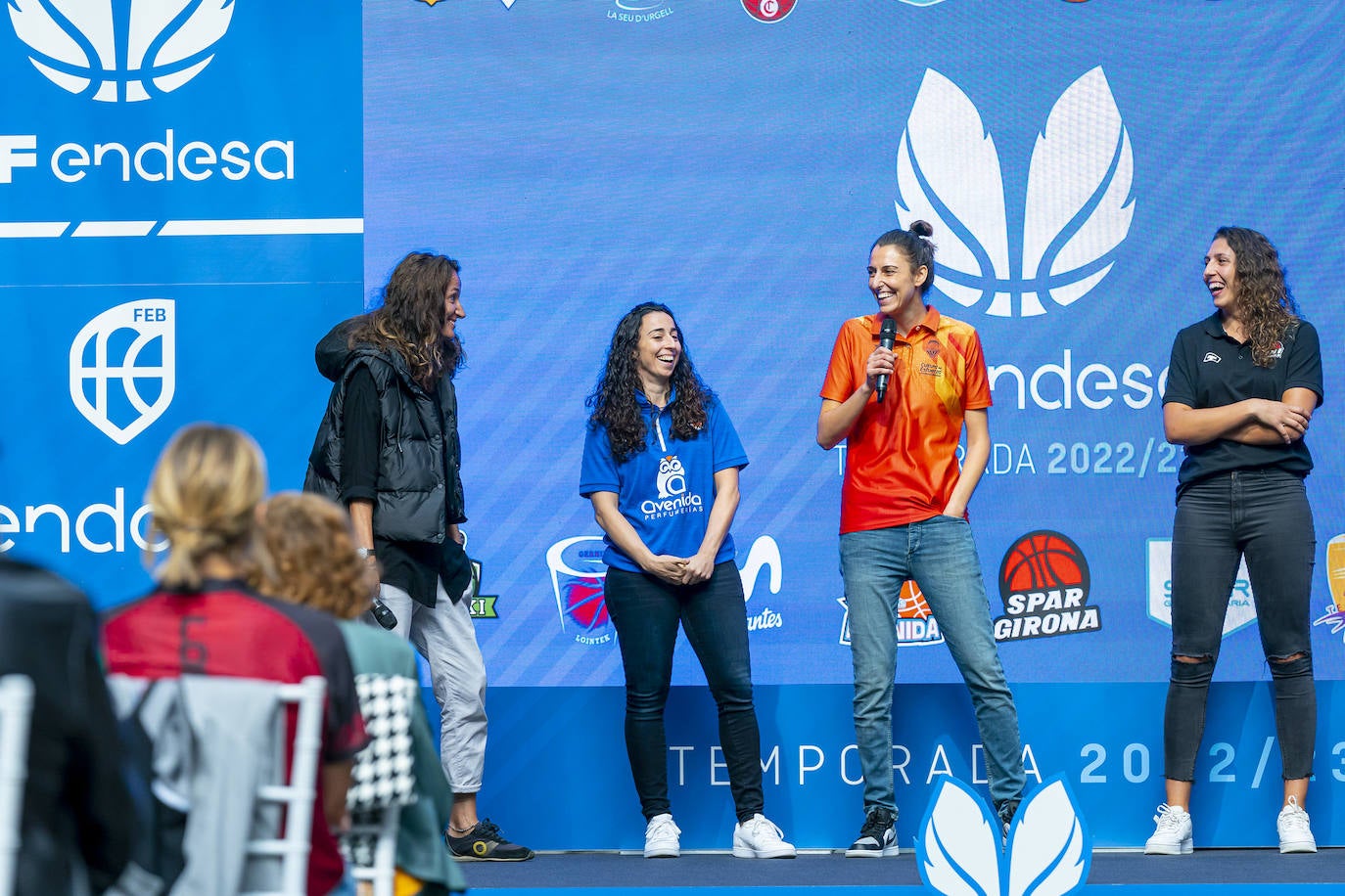 Silvia Domínguez, en el centro, junto a Laia Palau y Alba Torrens. 