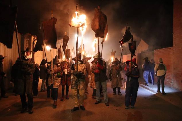 Fotos: La procesión Cívica de El Vítor de Mayorga, en imágenes