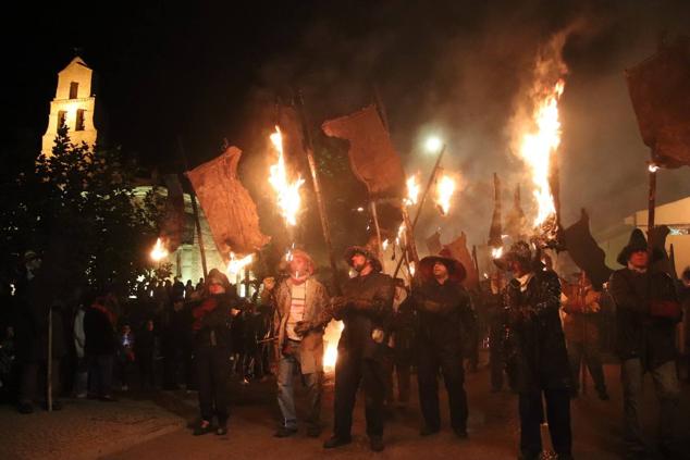 Fotos: La procesión Cívica de El Vítor de Mayorga, en imágenes