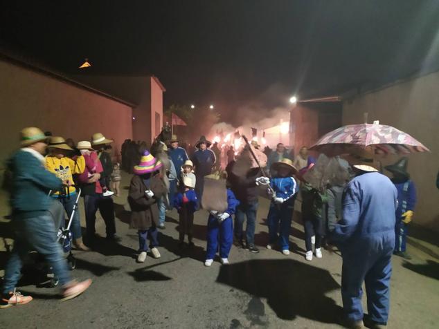 Fotos: La procesión Cívica de El Vítor de Mayorga, en imágenes