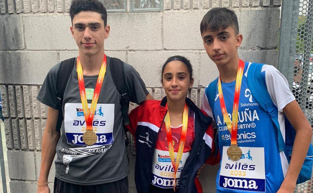 Álvaro González, Andrea Jaén y Marco Pérez, en el último Nacional individual de su categoría. 