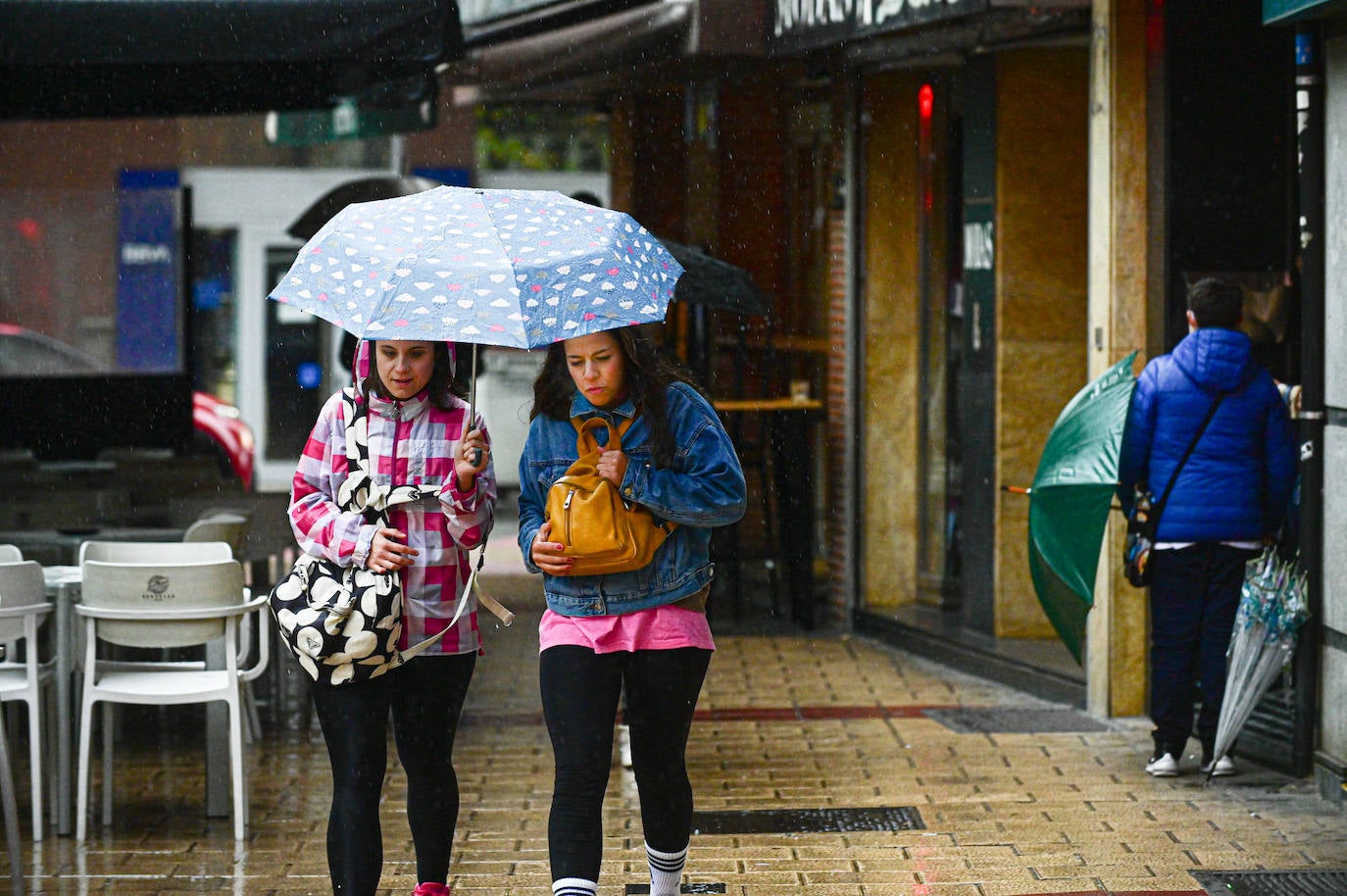 Fotos: La tormenta descarga sobre Valladolid a primera hora de la tarde del jueves