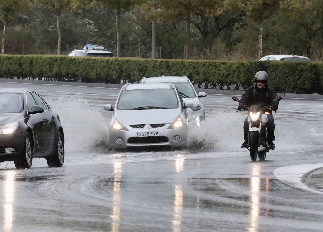 Fotos: La tormenta descarga sobre Valladolid a primera hora de la tarde del jueves