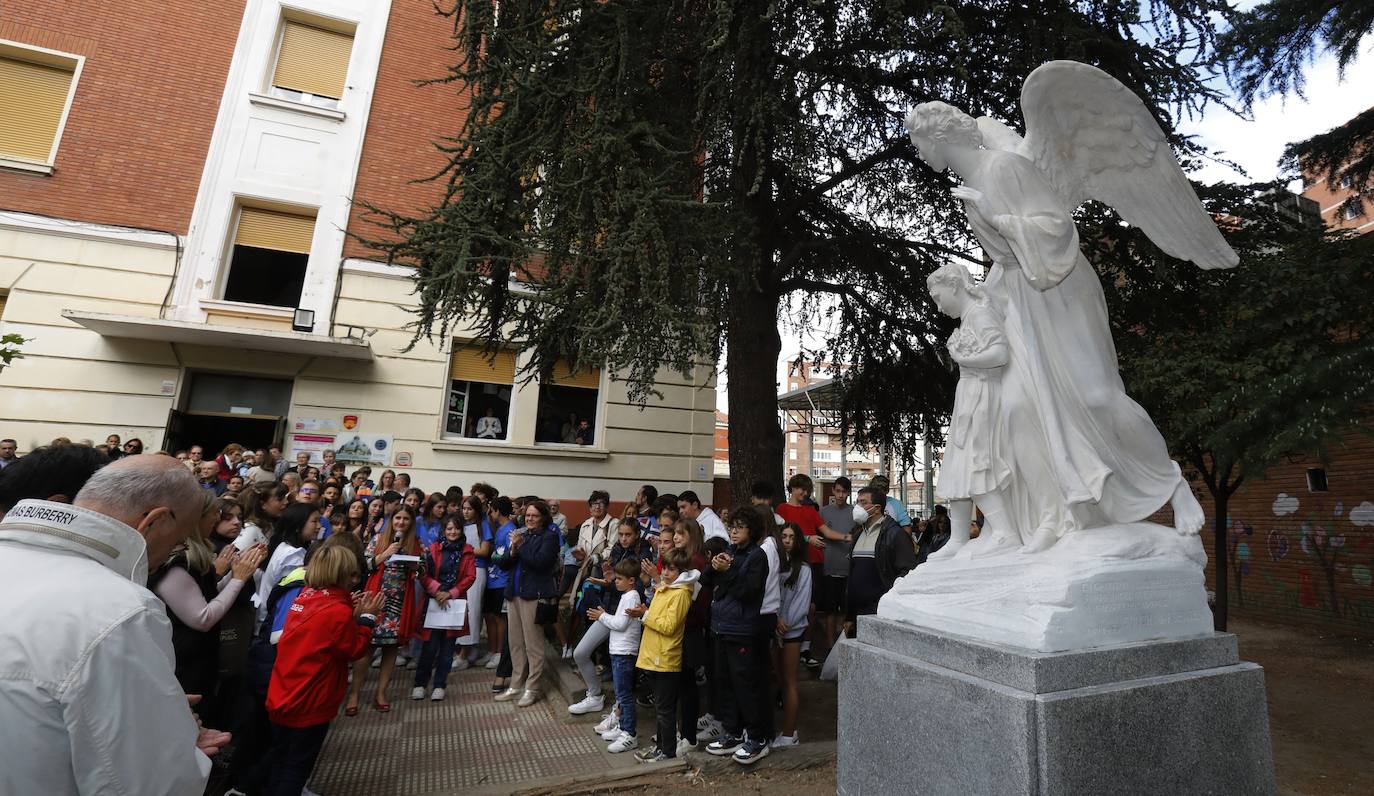 La figura de Mariano Timón de 1953 ha sido restaurada gracias a las aportaciones de las familias. 