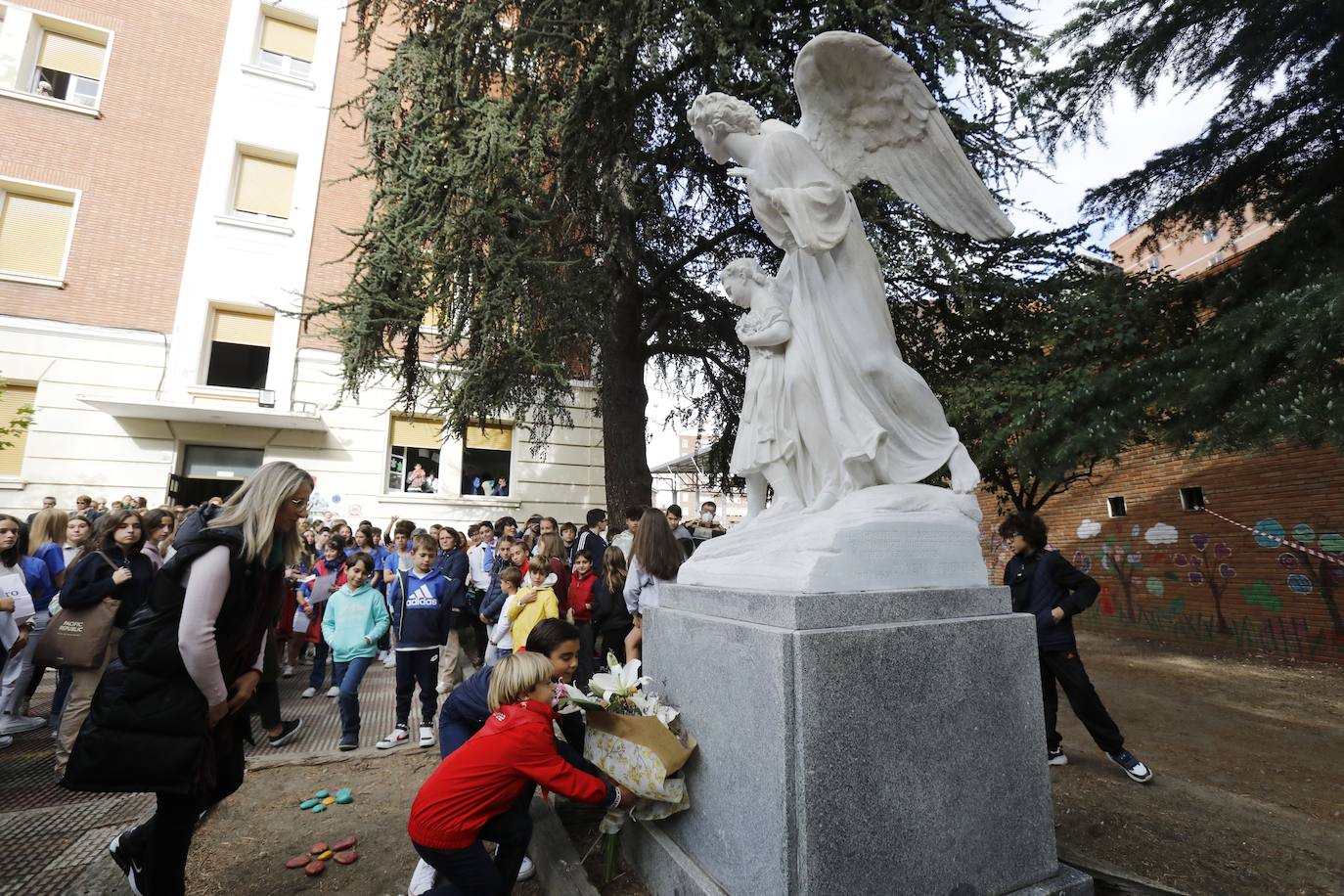 La figura de Mariano Timón de 1953 ha sido restaurada gracias a las aportaciones de las familias. 