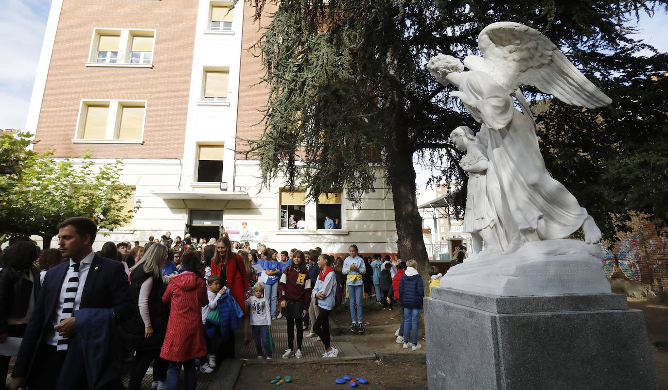 La figura de Mariano Timón de 1953 ha sido restaurada gracias a las aportaciones de las familias. 