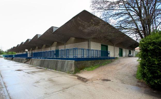 Imagen principal - Colegio Cristo Rey, el edificio más moderno del Valladolid de los sesenta