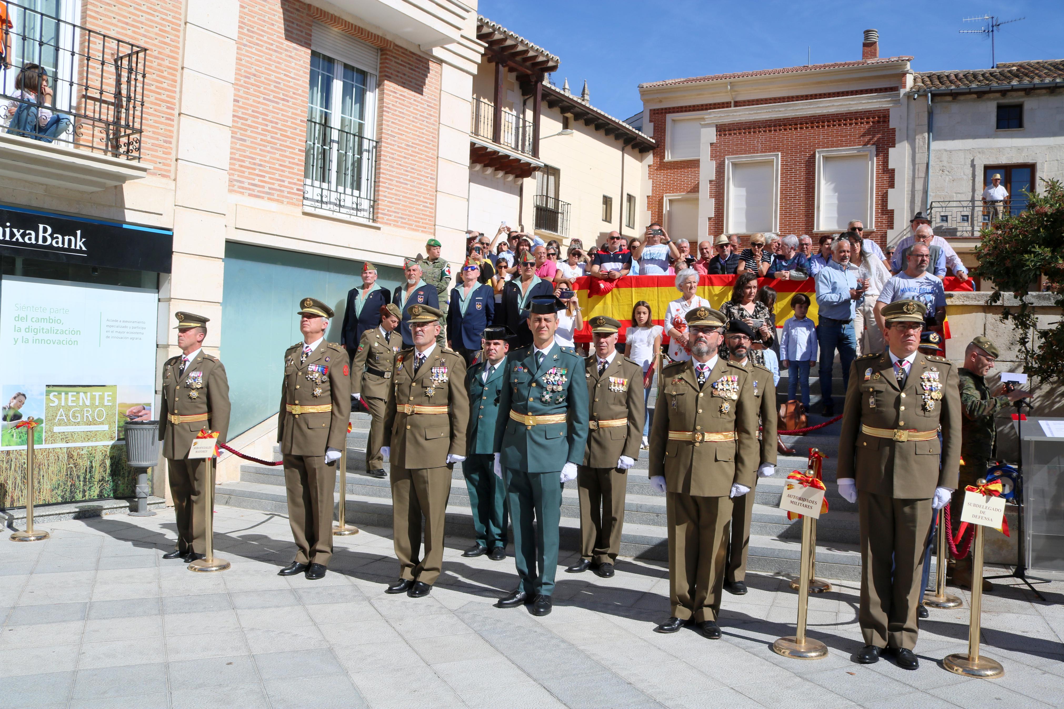 Alrededor de ochenta personas juran ante la Enseña Nacional