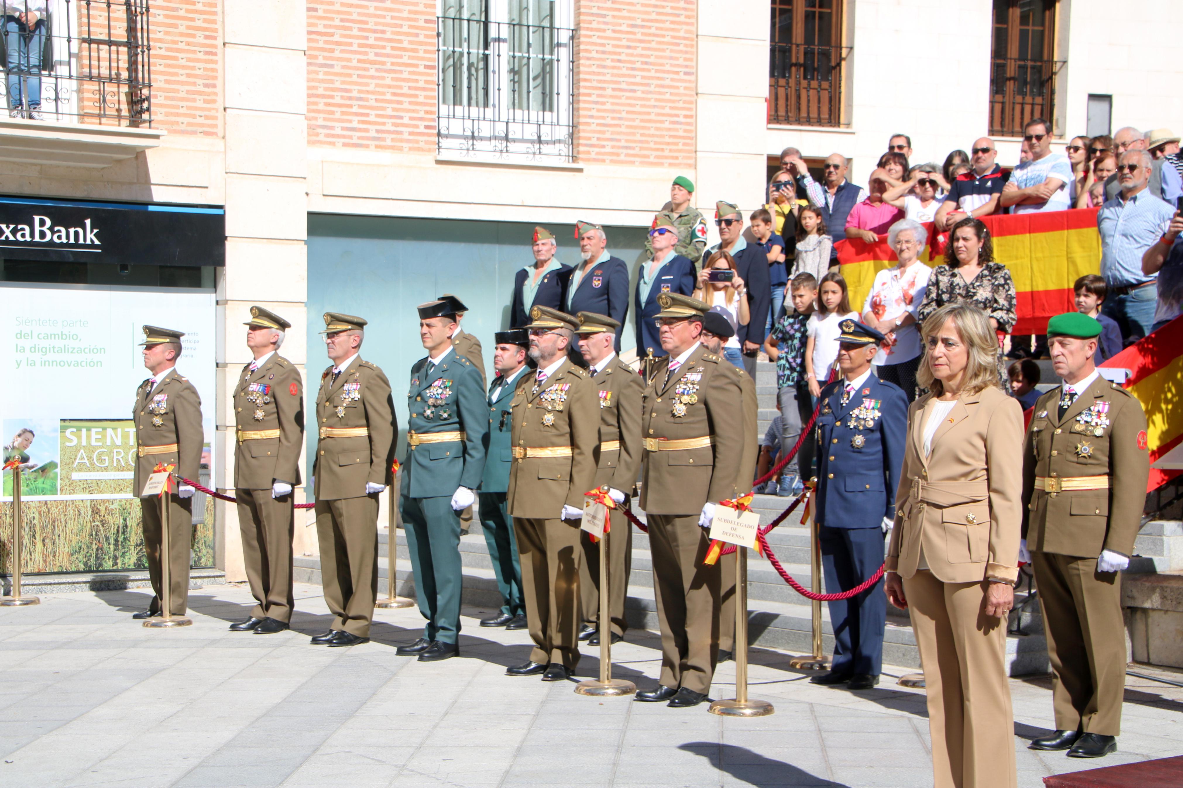 Alrededor de ochenta personas juran ante la Enseña Nacional