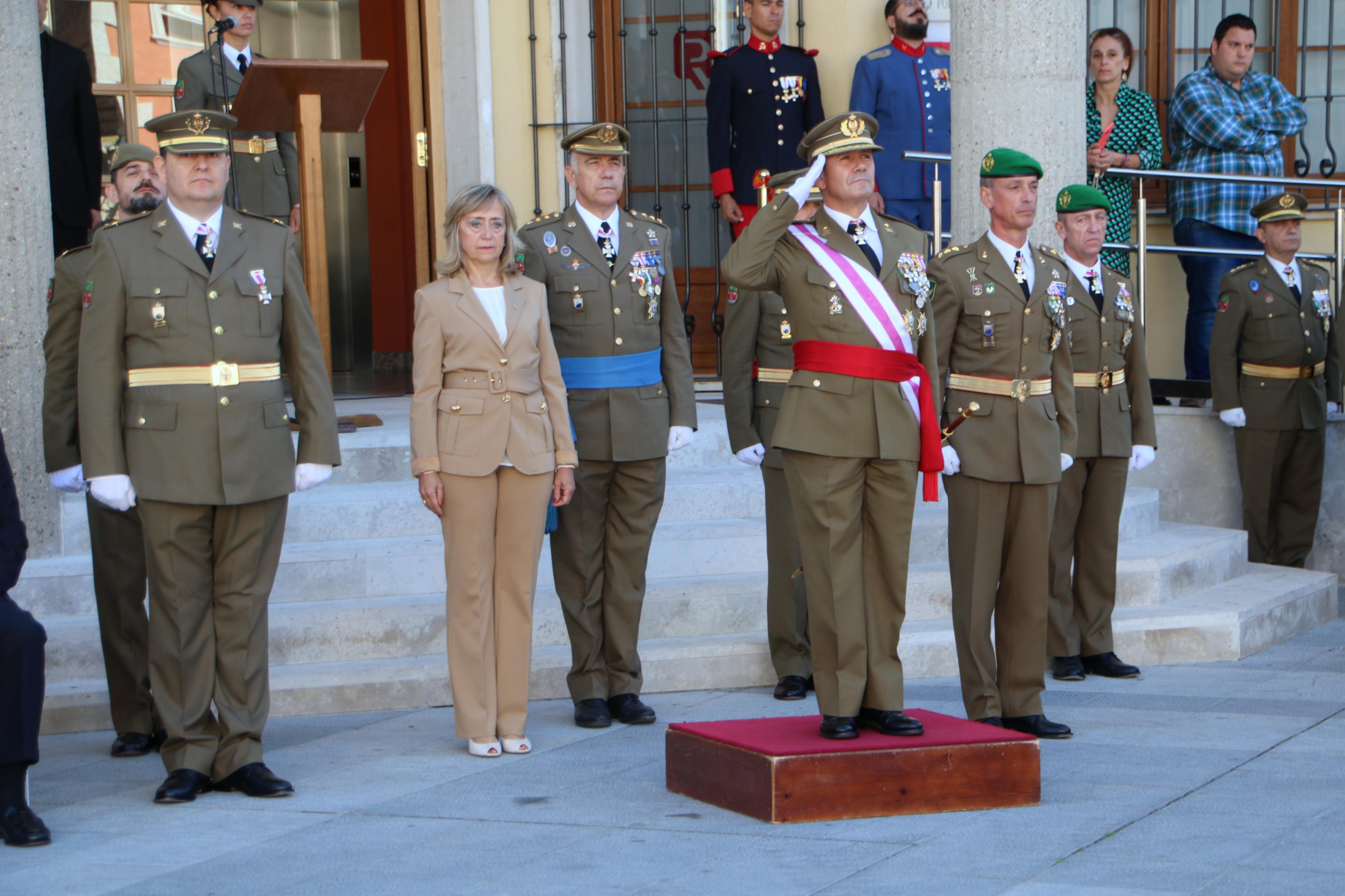 Alrededor de ochenta personas juran ante la Enseña Nacional