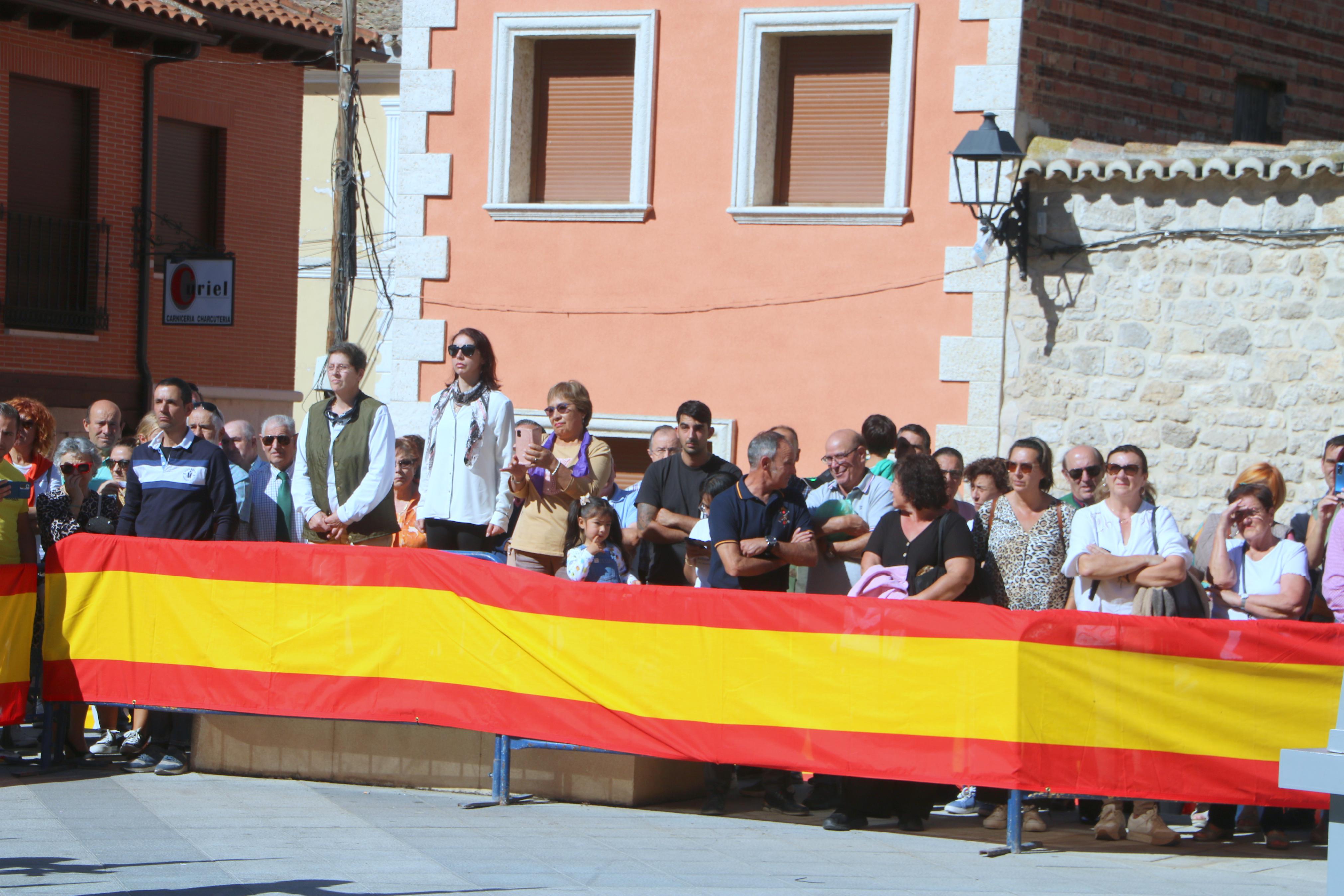 Alrededor de ochenta personas juran ante la Enseña Nacional