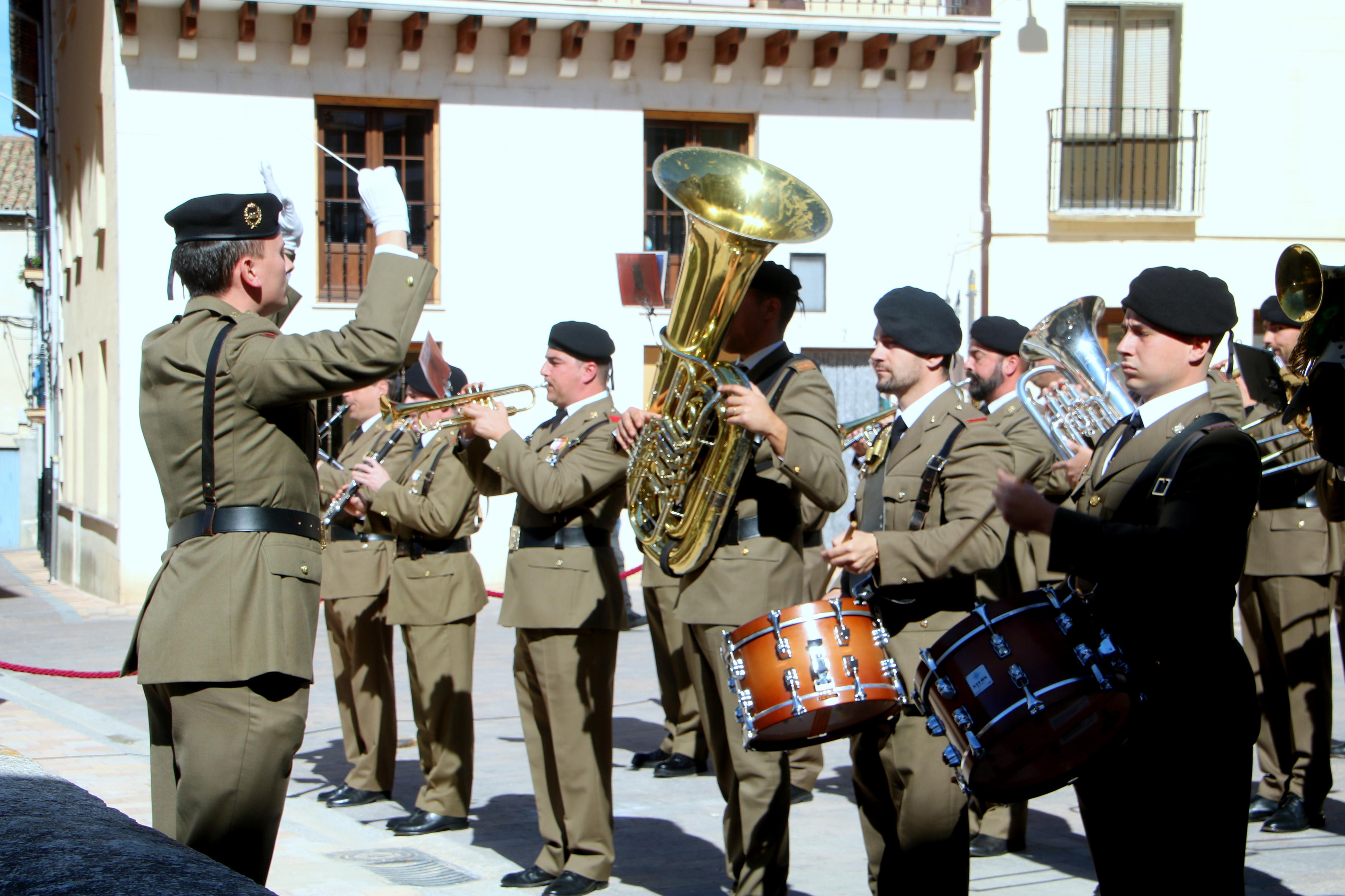 Alrededor de ochenta personas juran ante la Enseña Nacional