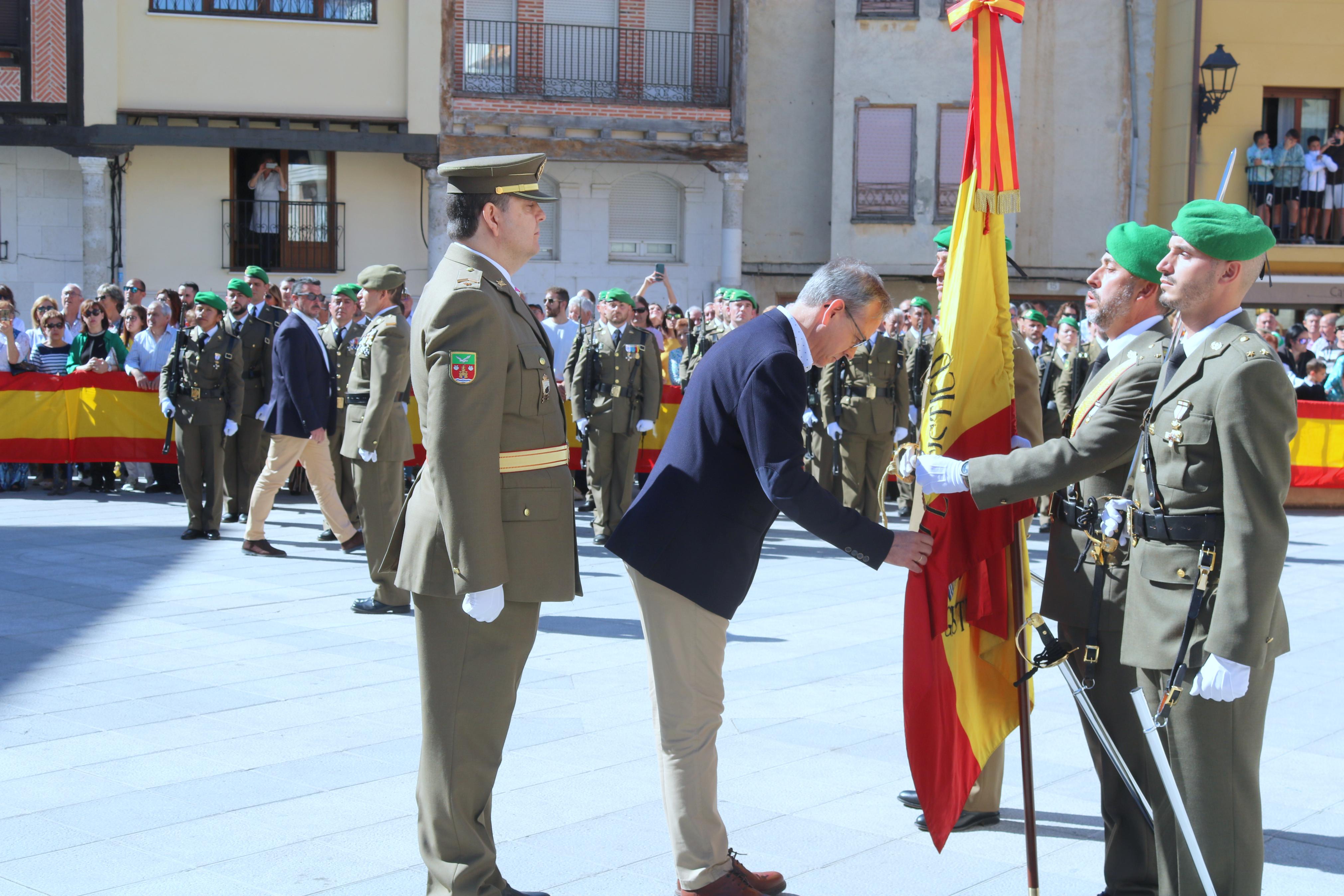 Alrededor de ochenta personas juran ante la Enseña Nacional