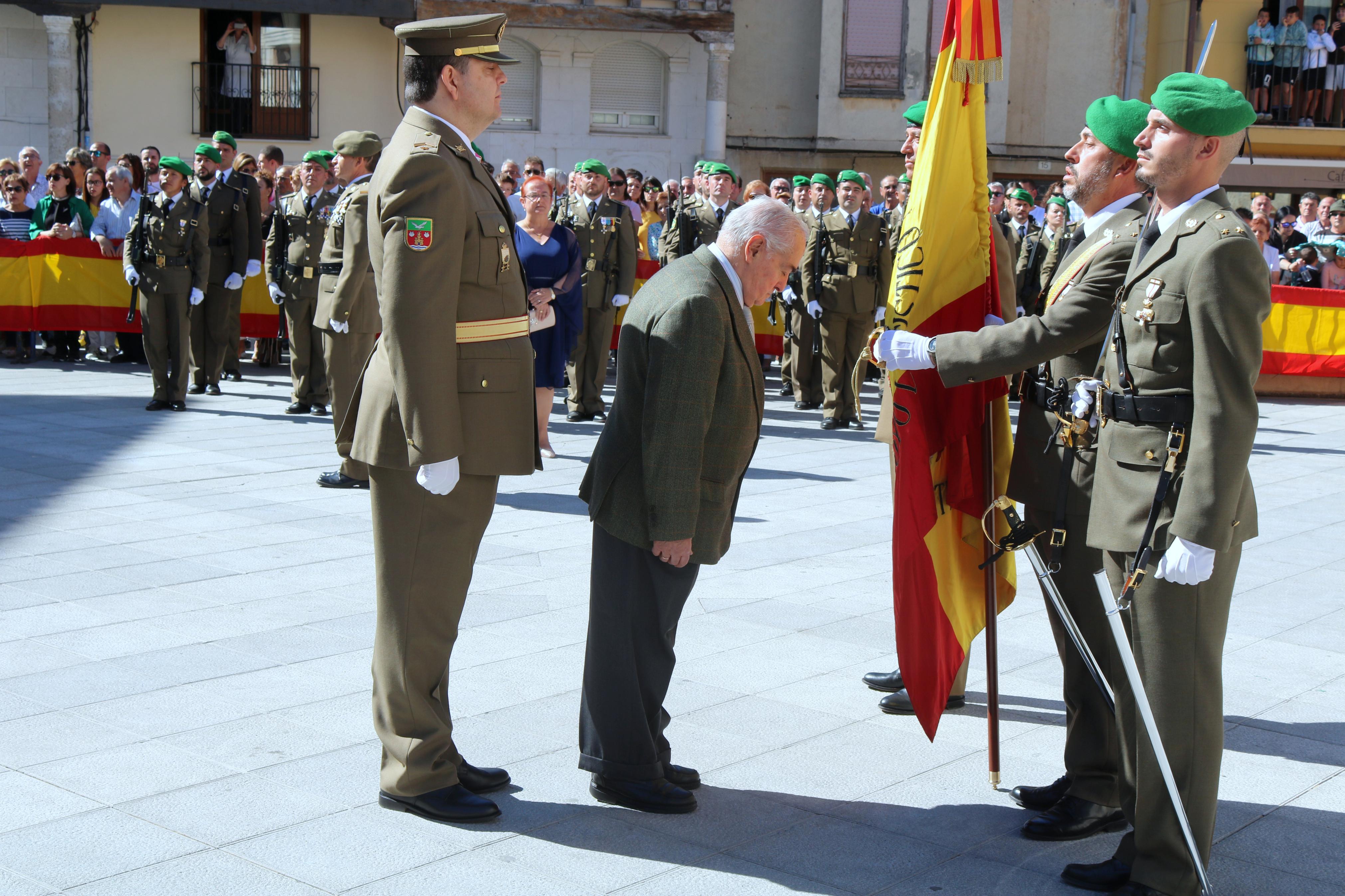 Alrededor de ochenta personas juran ante la Enseña Nacional