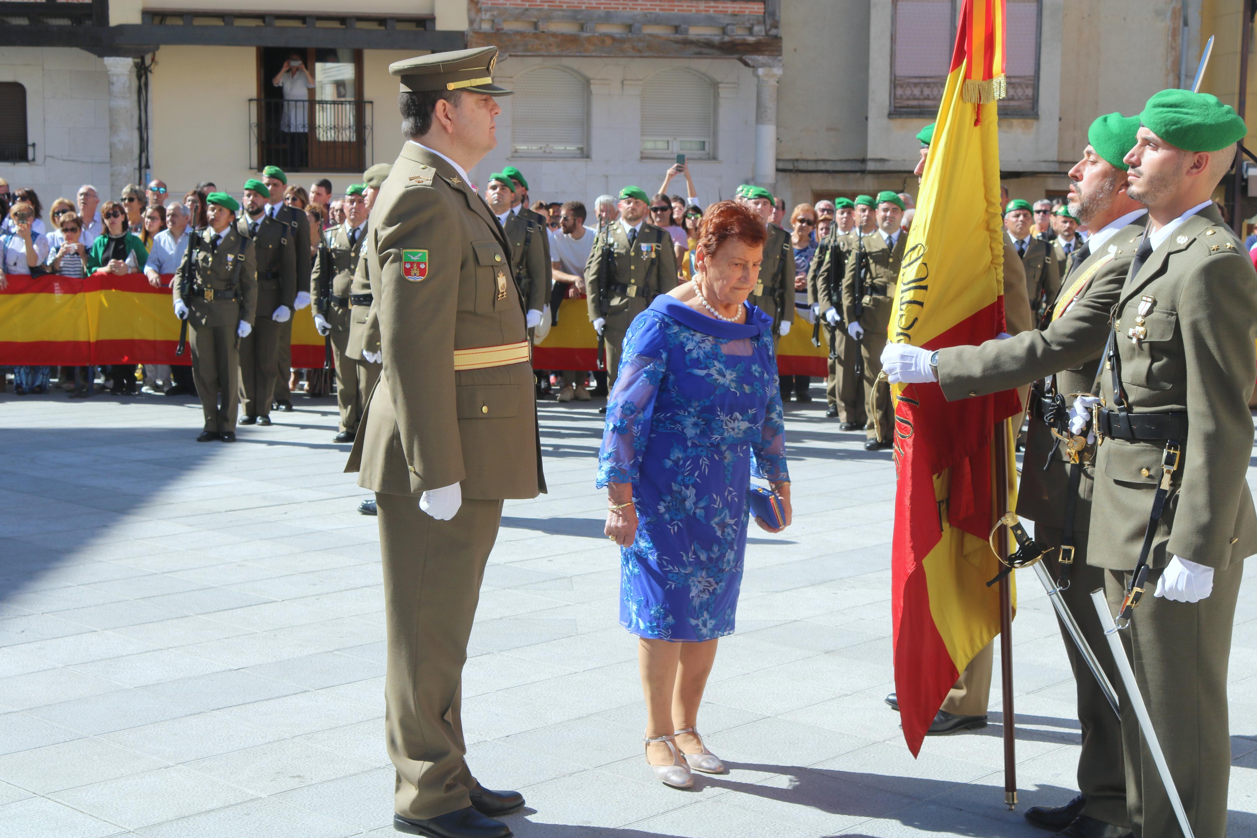 Alrededor de ochenta personas juran ante la Enseña Nacional