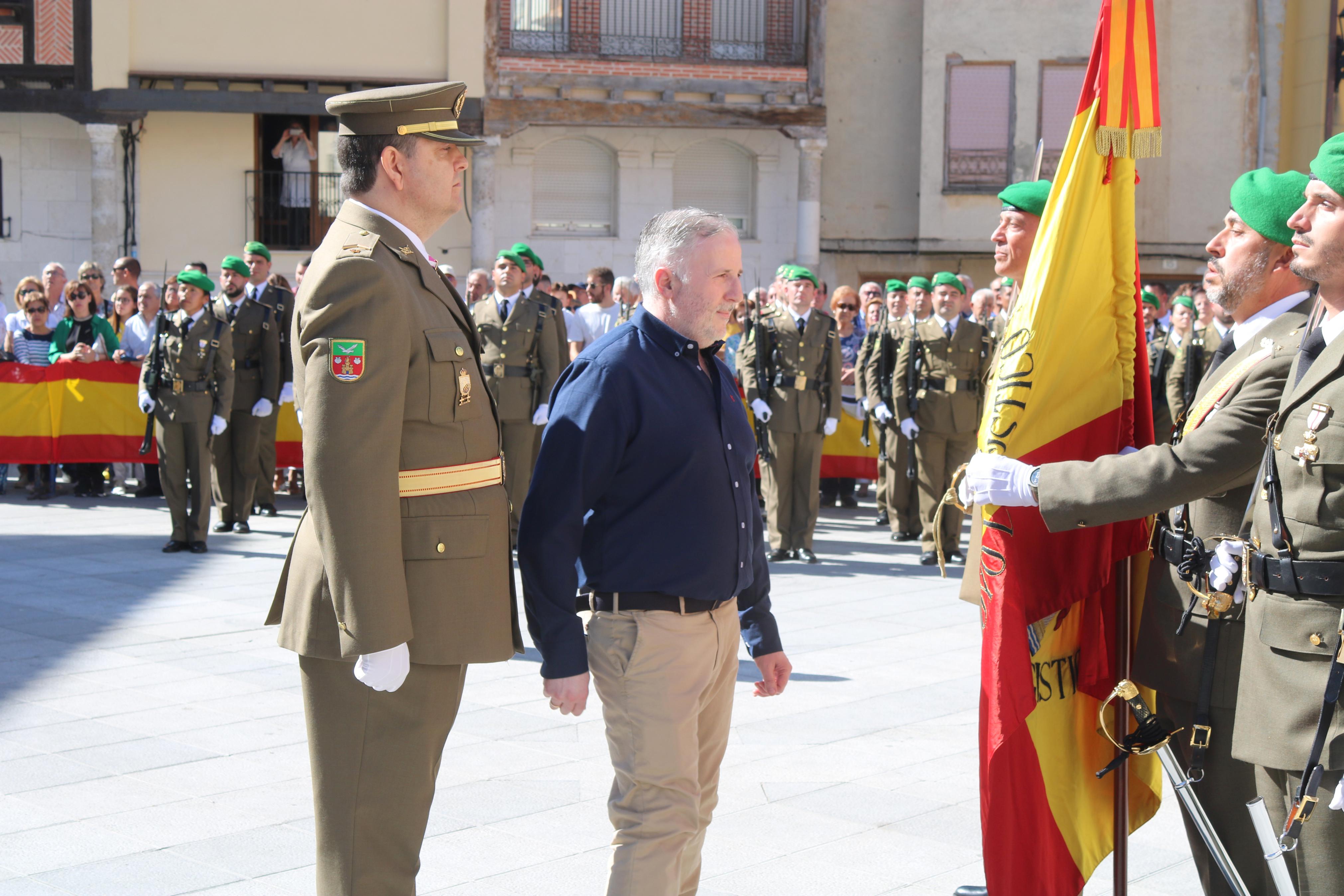 Alrededor de ochenta personas juran ante la Enseña Nacional